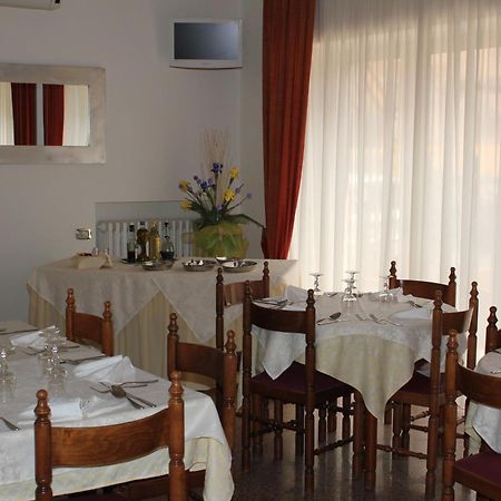 Hotel Solaris Джулианова Екстериор снимка