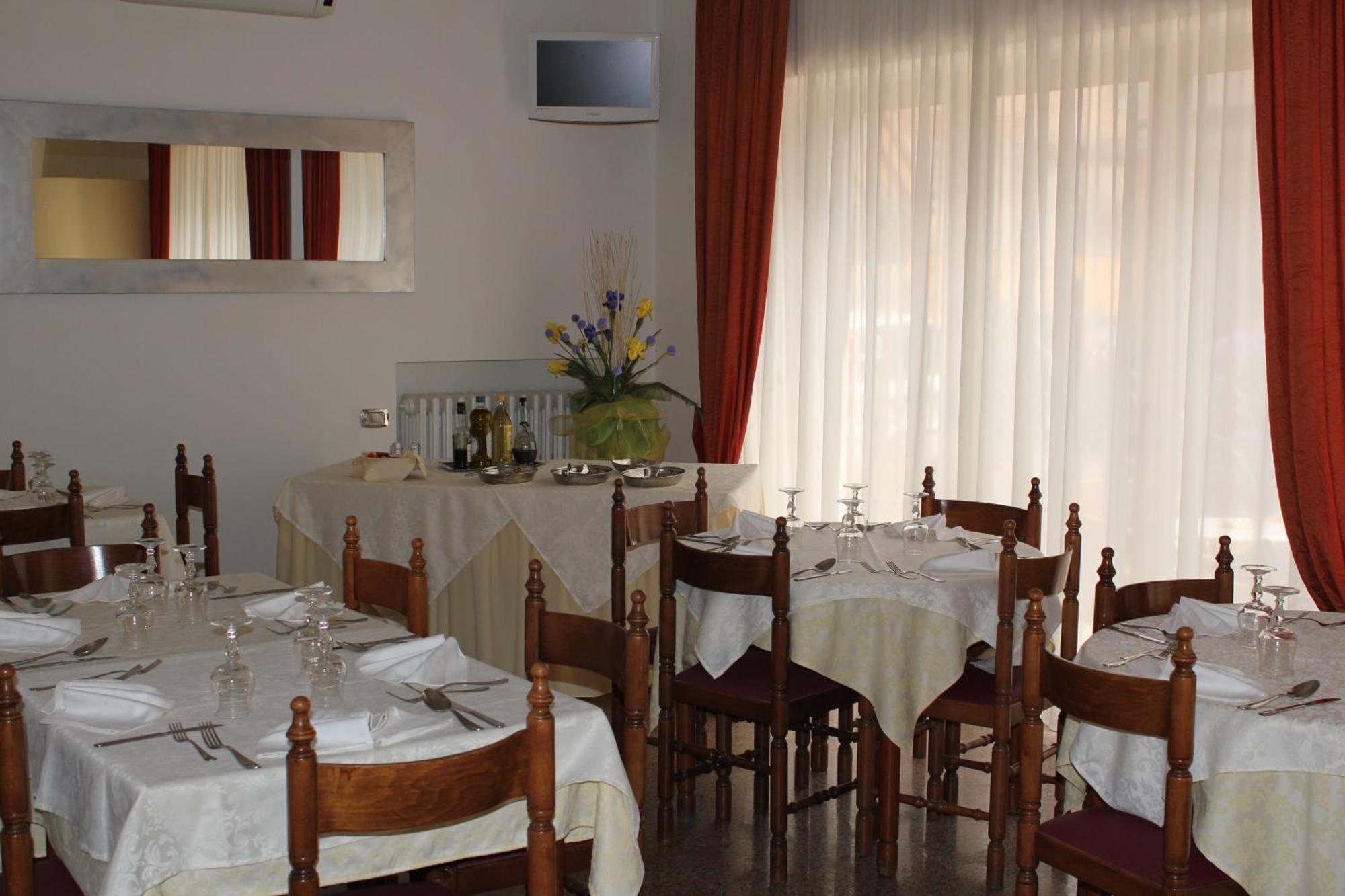 Hotel Solaris Джулианова Екстериор снимка