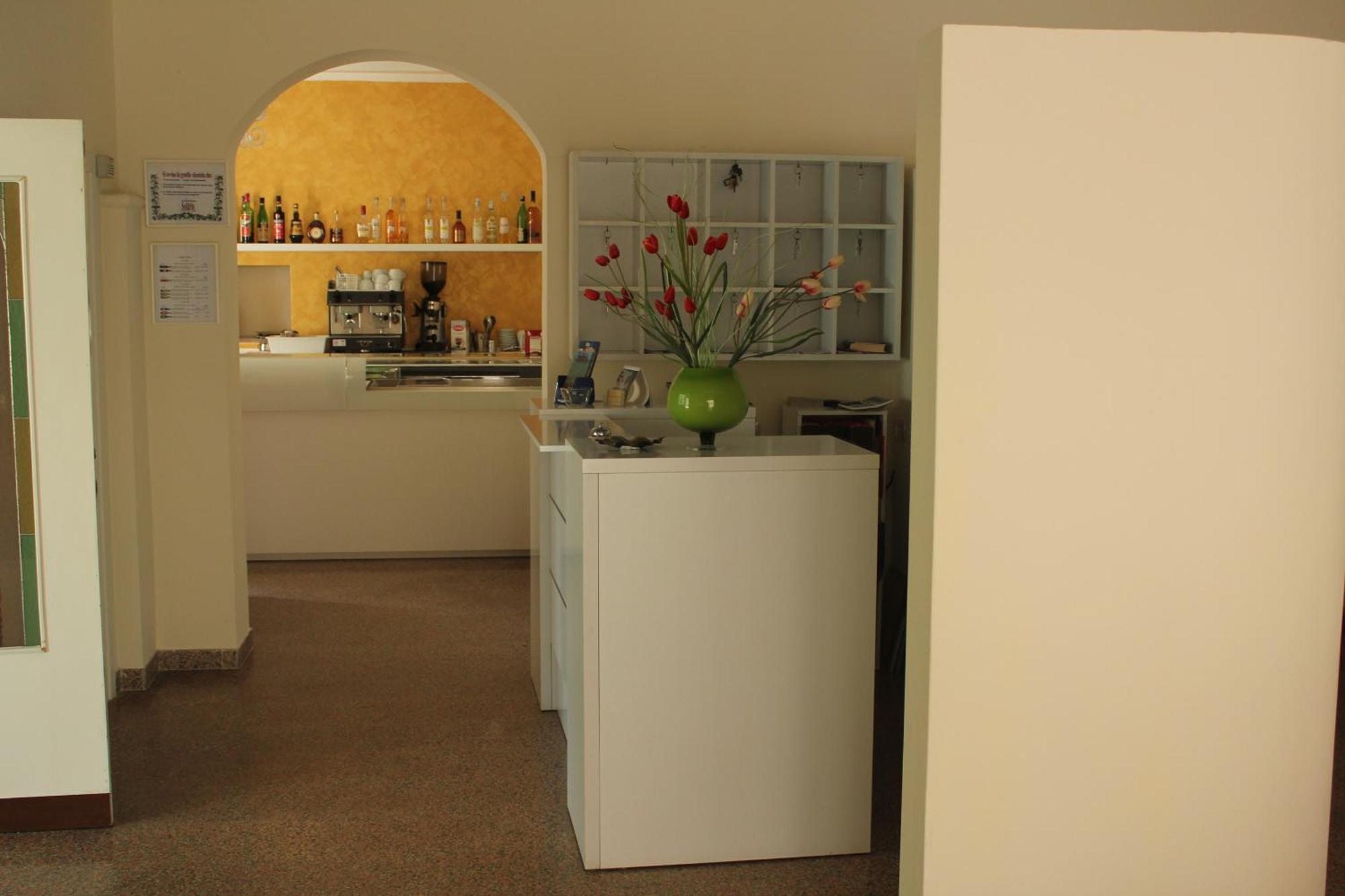 Hotel Solaris Джулианова Екстериор снимка