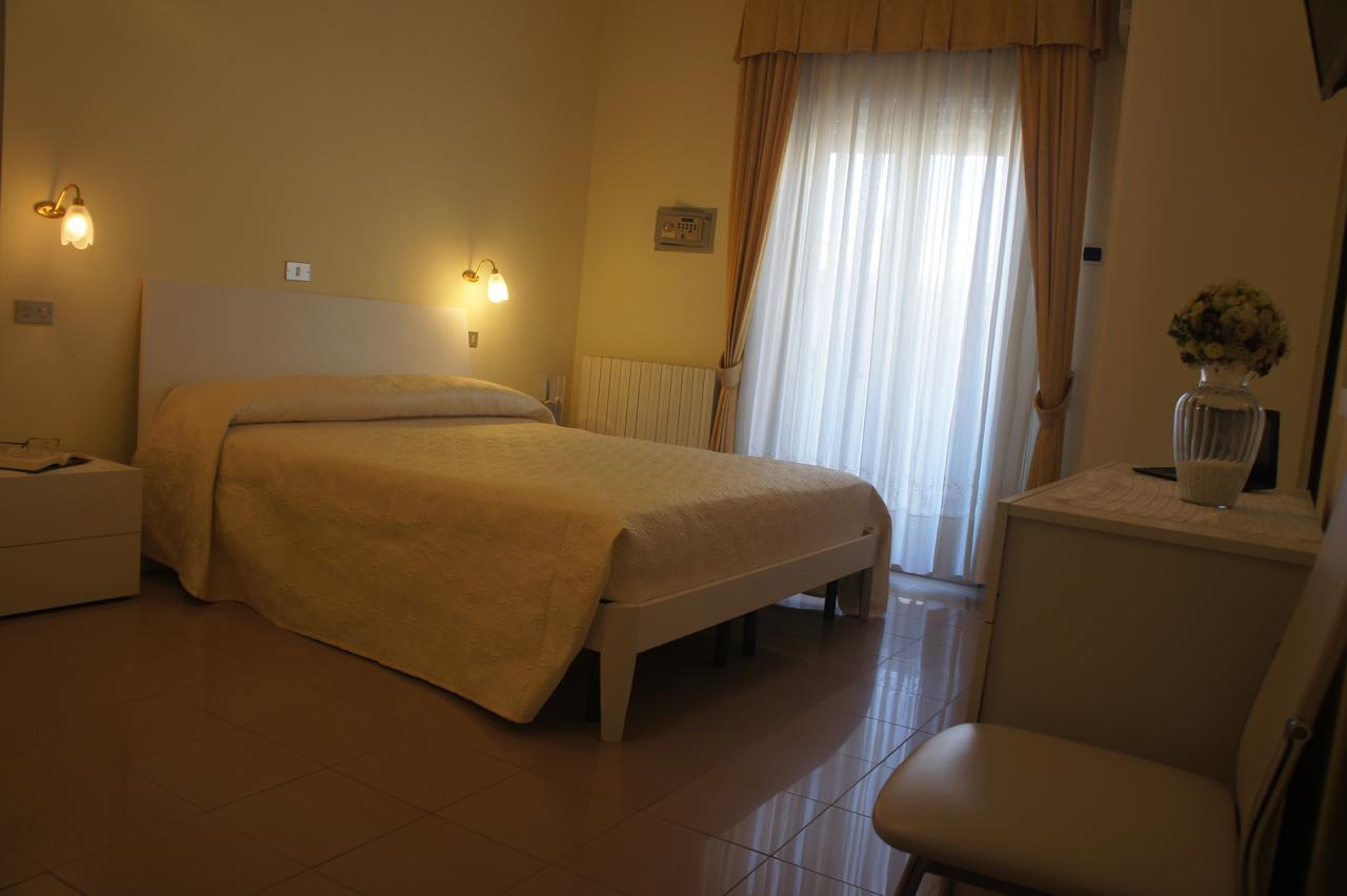 Hotel Solaris Джулианова Екстериор снимка